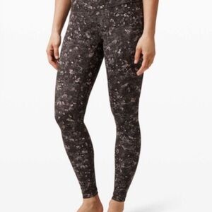🦋 Lululemon Wunder Under High-Rise Tight 28" *Full-On
Luxtreme. Size 6 🦋